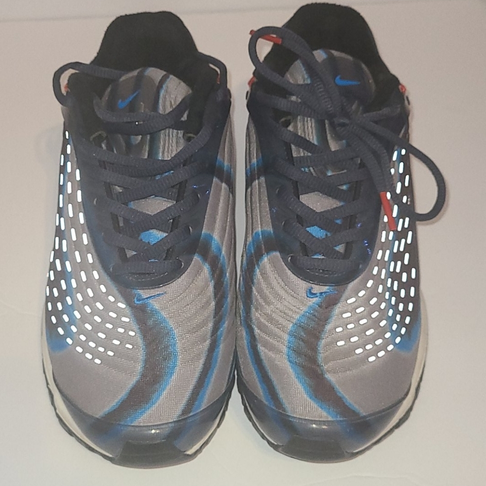 Nike - Picture 2 of 3